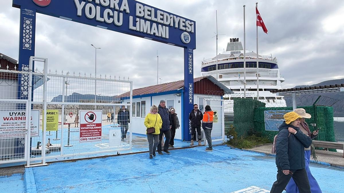 Amasra Limanı'na 2026 yılının ilk Rus turistleri geldi