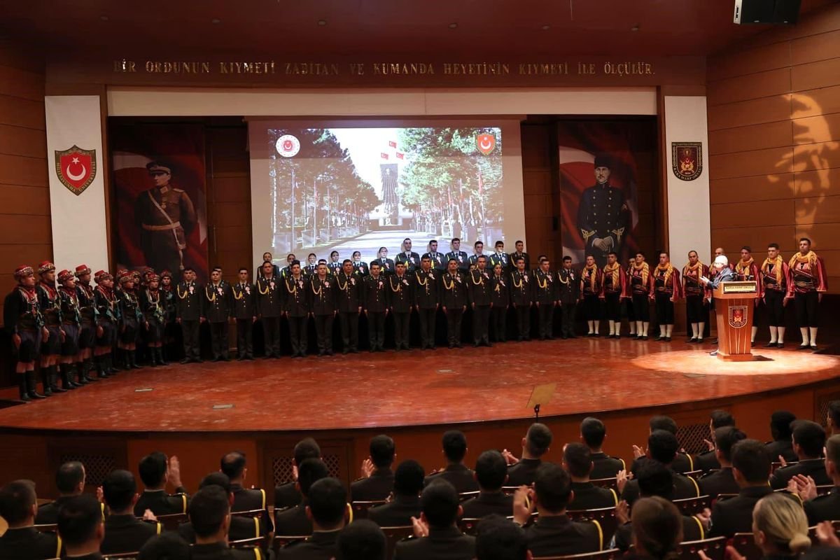 Bakan Güler: "Çevremizdeki bu ateş çemberine rağmen ülkemiz istikrar adası olma vasfını sürdürüyor"