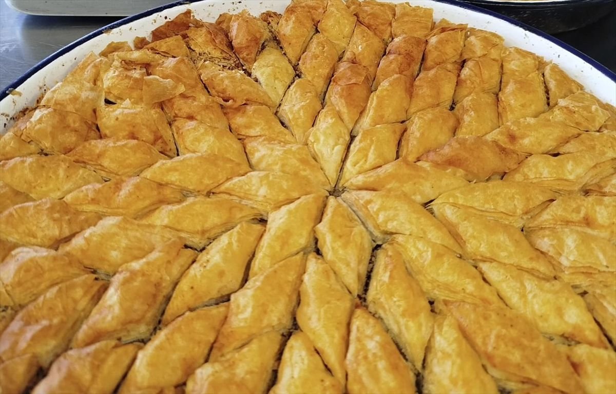 Beypazarı Halk Eğitimi Merkezinden tatlı yapım kursu