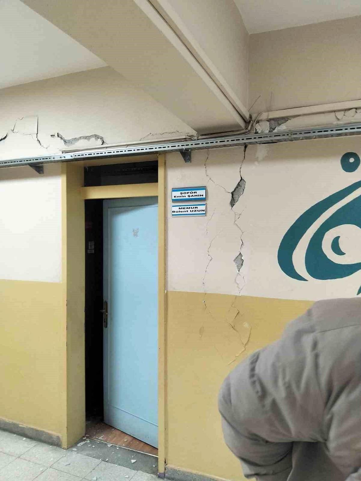 Tokat'ta 5,5 büyüklüğündeki deprem okul duvarlarını çatlattı