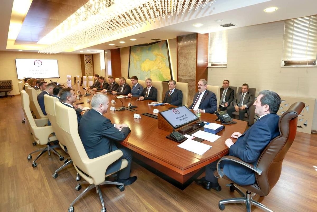 Kaymakamlar toplantısı: Bayram güvenliği, göç, tarım ve şehir düzeni görüşüldü