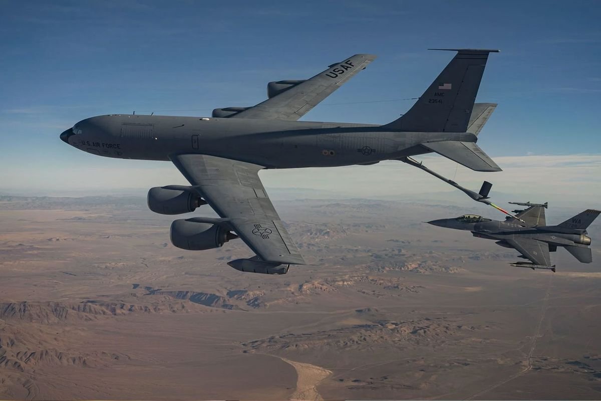 Trump, İran'da bataklığa saplanıyor! Yine uçakları düştü