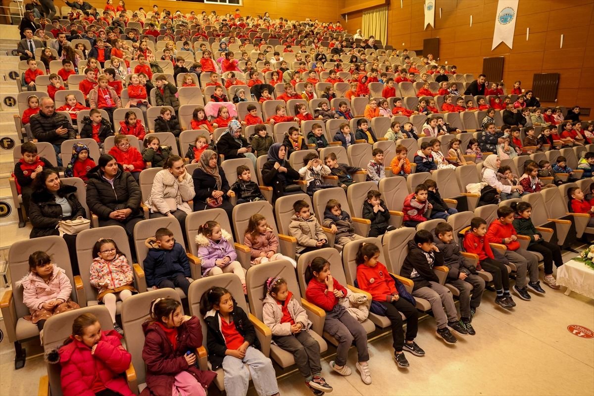 Taşköprü'de ilkokul öğrencilerine yönelik müzikal gösteri sunuldu