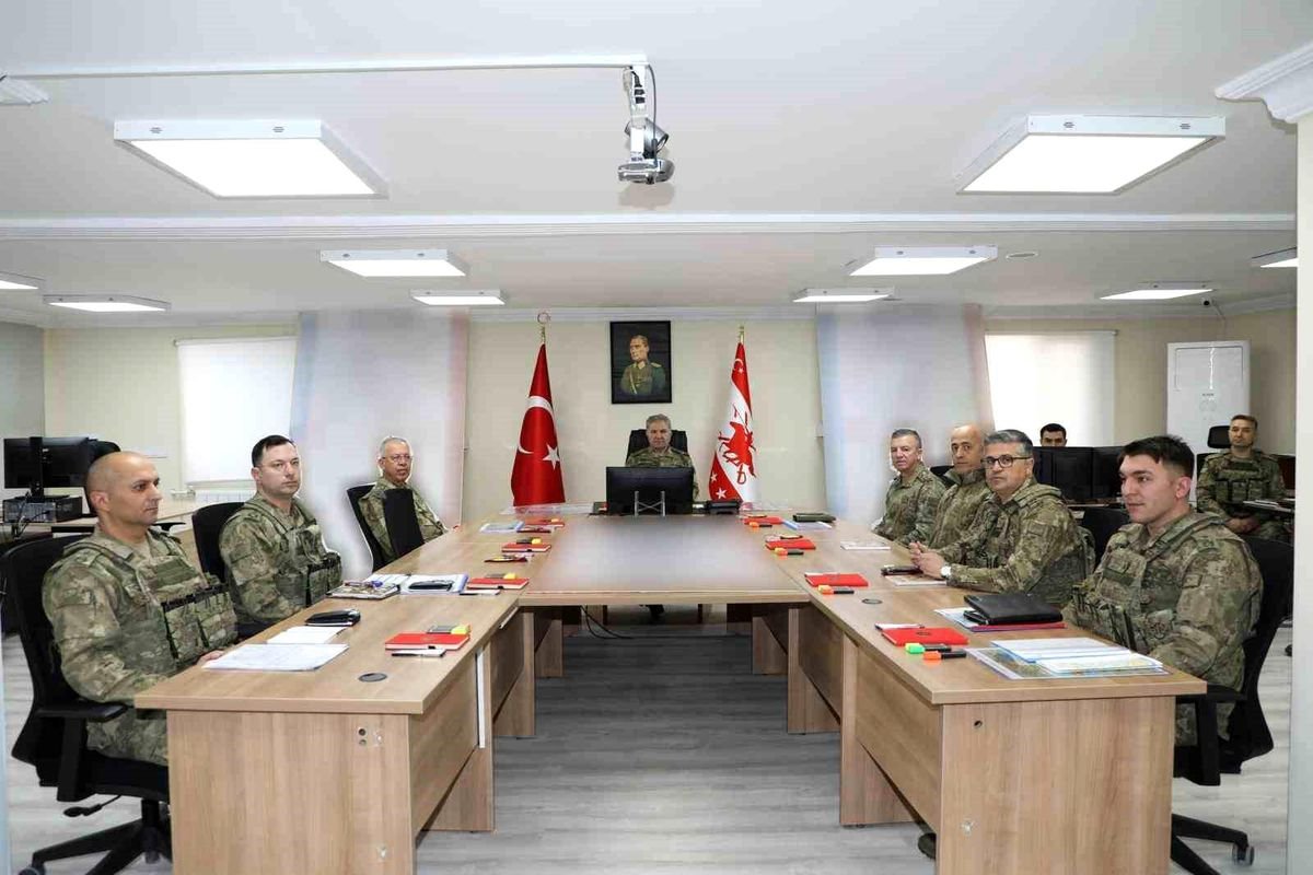 Kara Kuvvetleri Komutanı Orgeneral Tokel, Van'daki sınır karakollarında incelemelerde bulundu