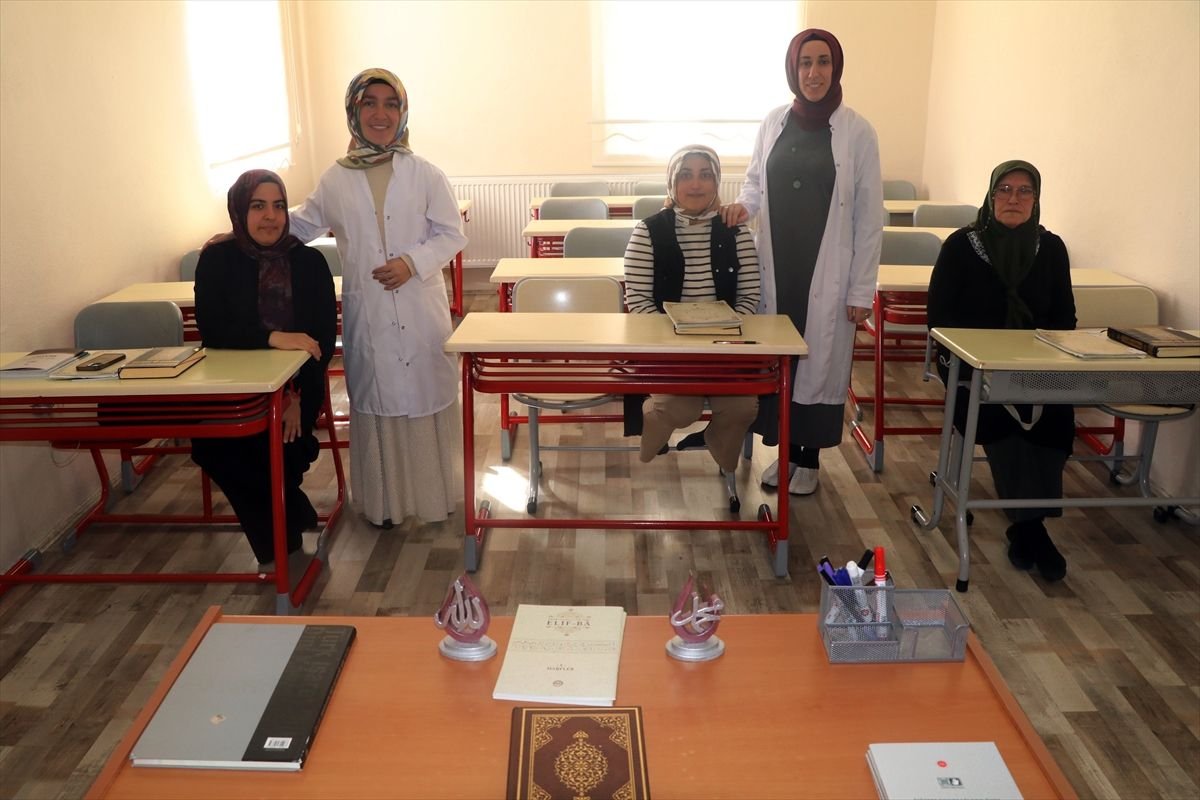 Çankırı'da işitme engelli kadınlar işaret diliyle Kur'an-ı Kerim öğreniyor