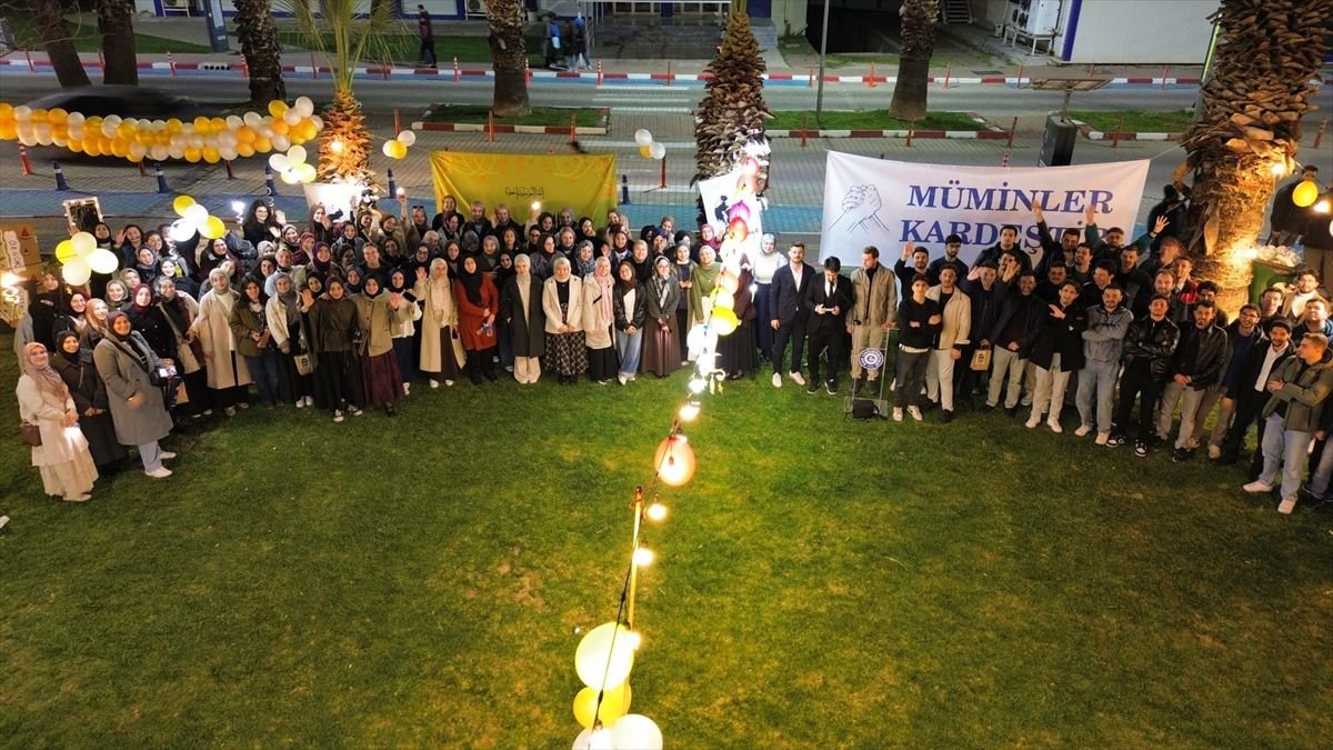 Ege Üniversitesi'nde "Müminler Kardeştir" temalı iftar programı yapıldı