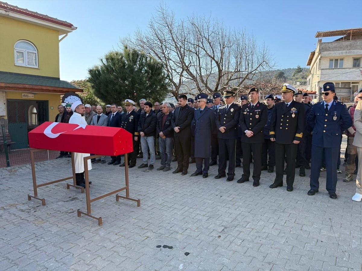 Ayvacık'ta Kıbrıs gazisi Çatkın son yolculuğuna uğurlandı
