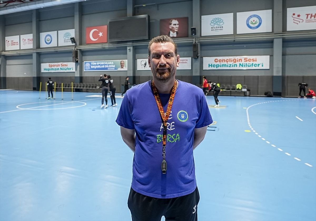 Bursa Büyükşehir Belediyespor Kadın Hentbol Takımı, şampiyonluğa odaklandı