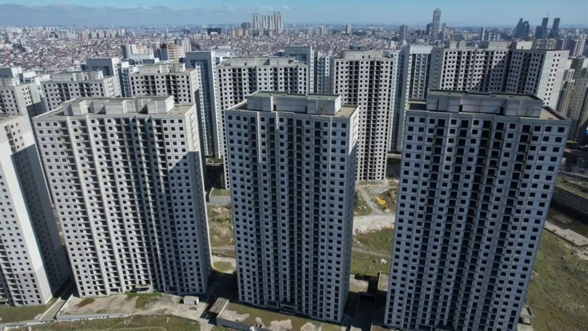 Esenyurt'ta 15 yıldır inşaatı süren gökdelenleri yapan şirkete soruşturma; kayyım atandı