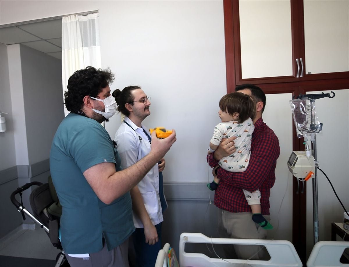 Aydın'da doktor kardeşler aynı hastanede çocuklara sağlık hizmeti veriyor