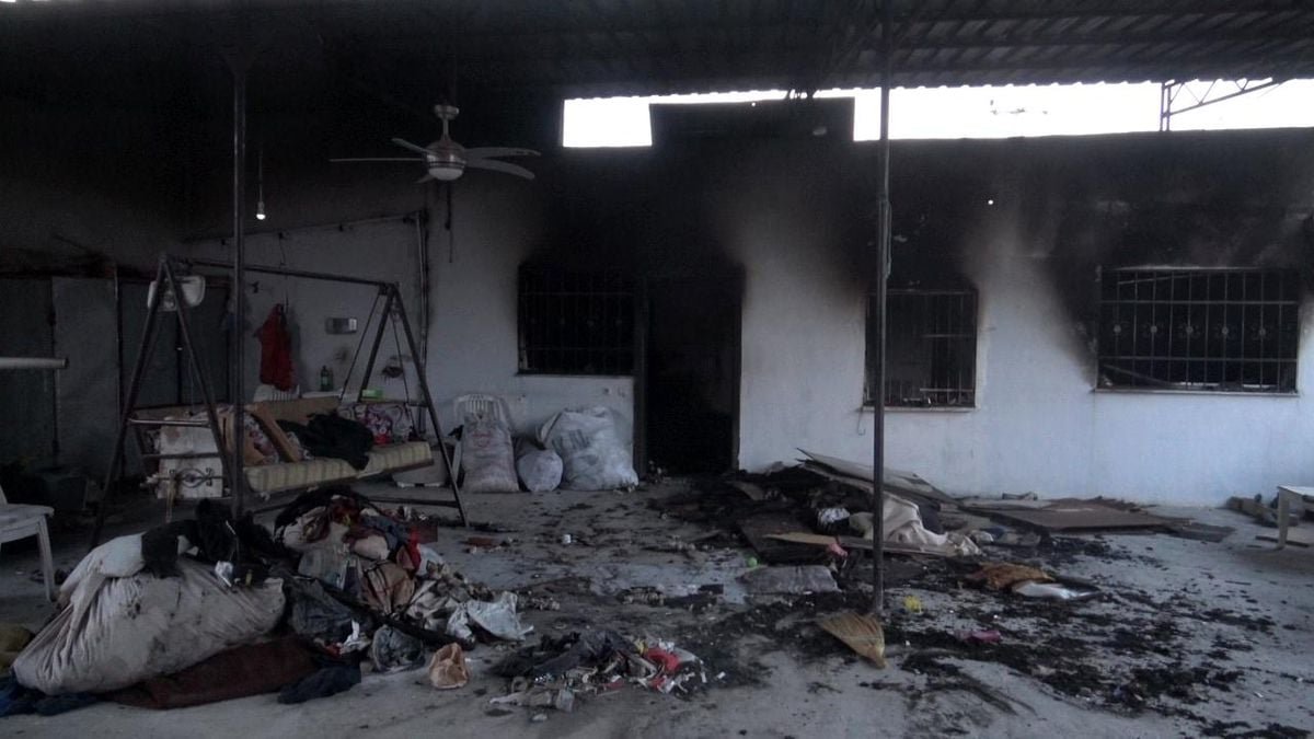 Alevlere teslim olan evde ailenin 50 yıllık hatıraları küle döndü