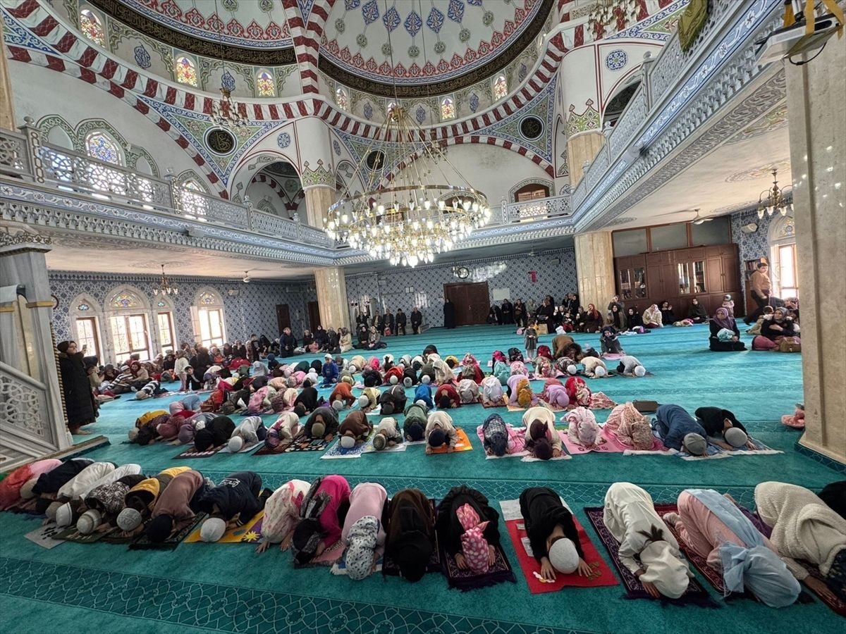 Pursaklar'da minikler camileri ziyaret ederek tanıma fırsatı buluyor