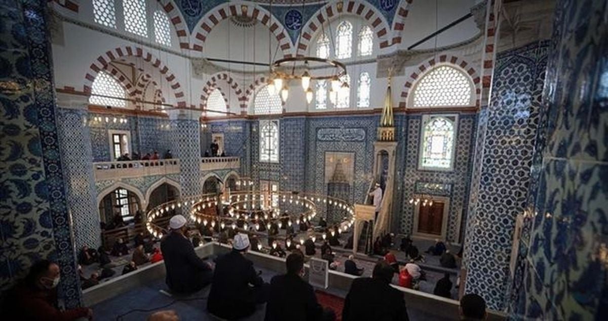 Cuma namazı kaçta kılınacak, ezan ne zaman okunacak? Cuma namazı nasıl kılınır, kaç dakika sürer ve kaç rekat?