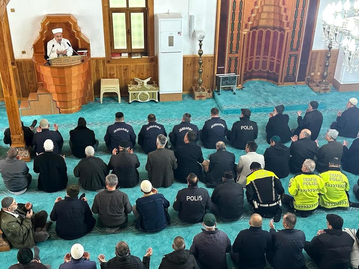 Alaplı'da Çanakkale Zaferi İçin Anma Töreni Düzenlendi