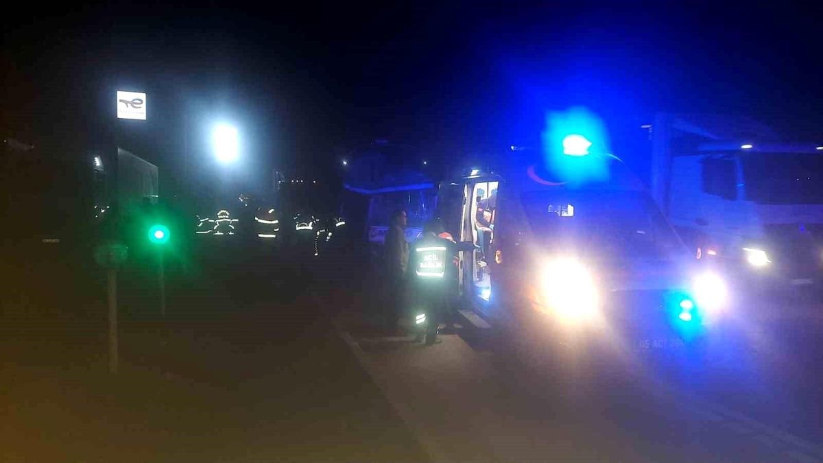 Amasya'da otobüs ile tır çarpıştı: Çok sayıda yaralı var