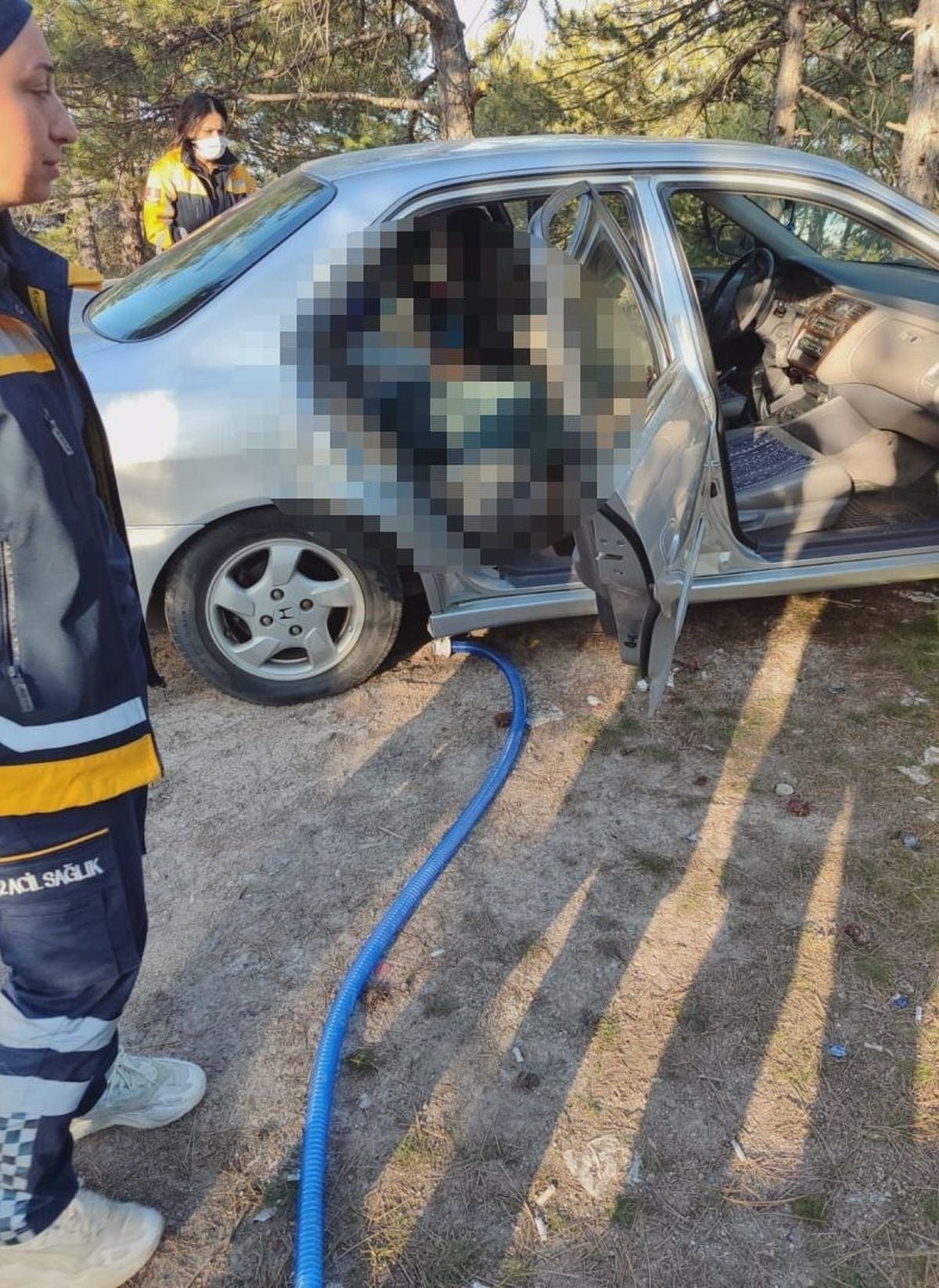 Park halindeki otomobilde ölü bulundu