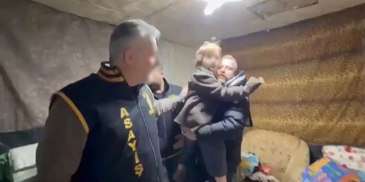 Türk babanın Alman sevgilisinden kaçırdığı çocuk, 7 yıl boyunca tutulduğu harabe evde bulundu