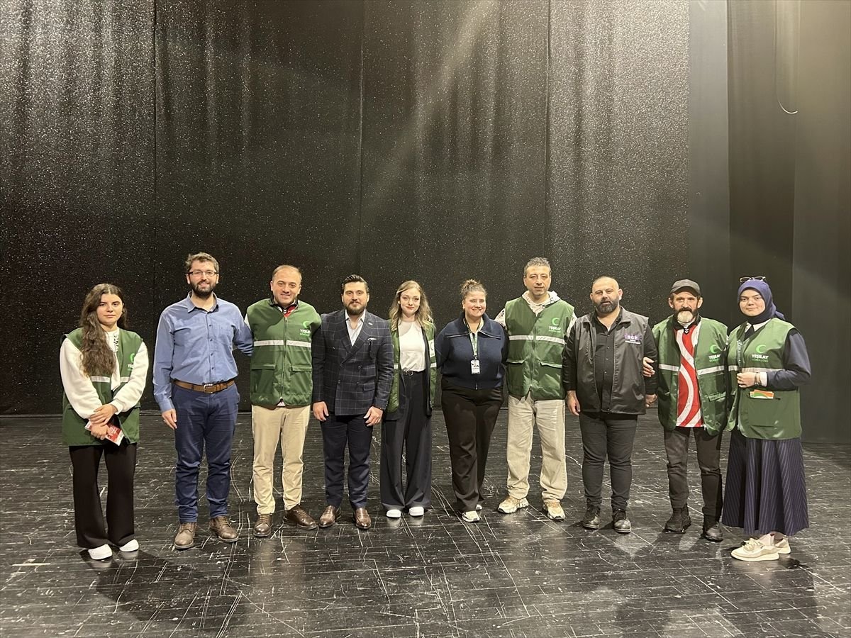 Samsun Gençlik Platformu "Taşacak Bu Deniz" oyuncularıyla söyleşi düzenledi