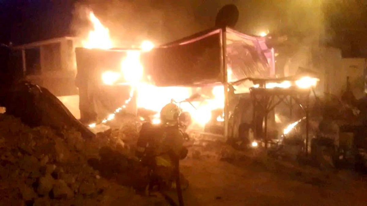 Alevlere teslim olan konteyner yanarak kullanılamaz hale geldi