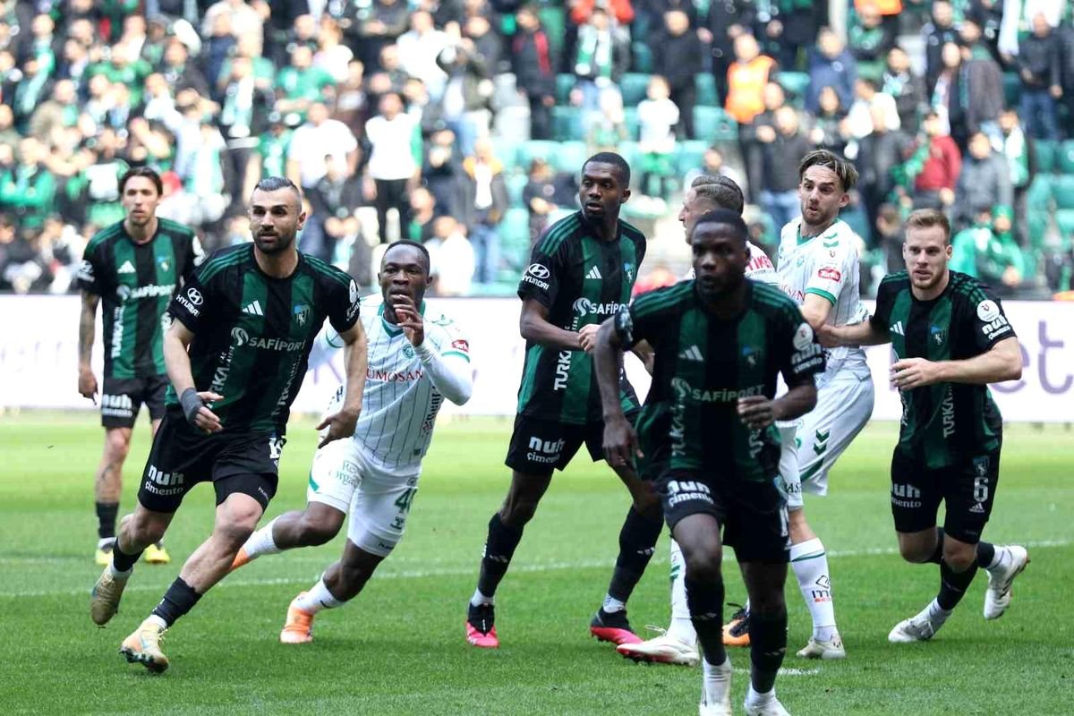 Trendyol Süper Lig: Kocaelispor: 0 Konyaspor: 0 (İlk yarı)