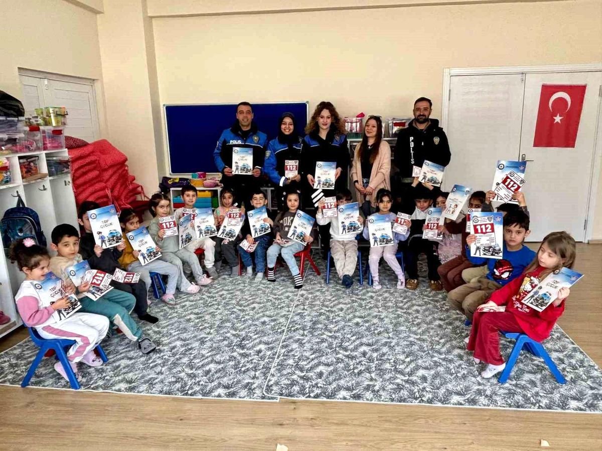Kars'ta minik öğrencilere polislerden güvenlik eğitimi