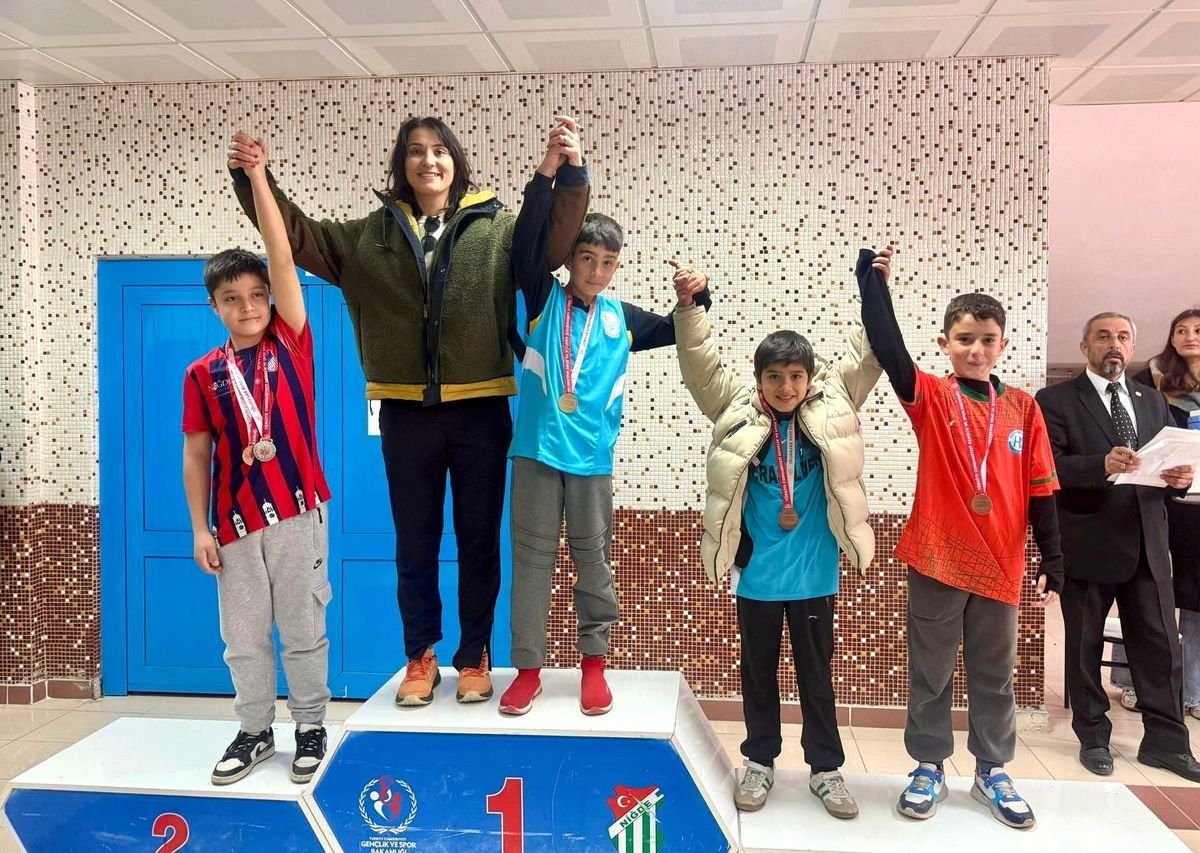 Çiftlik Okulları Atletizmde Başarı Elde Etti