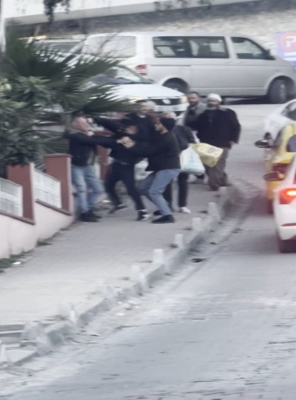 Eyüpsultan'da yol verme kavgası; taksi şoförünü darbeden 4 kişiye 726 bin lira ceza