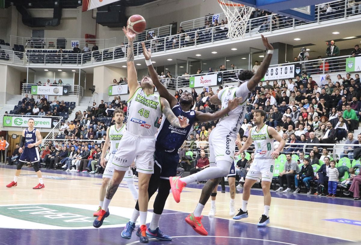 Yukatel Merkezefendi Belediyesi Basketbol Takımı Bahçeşehir Koleji'ne Yenildi