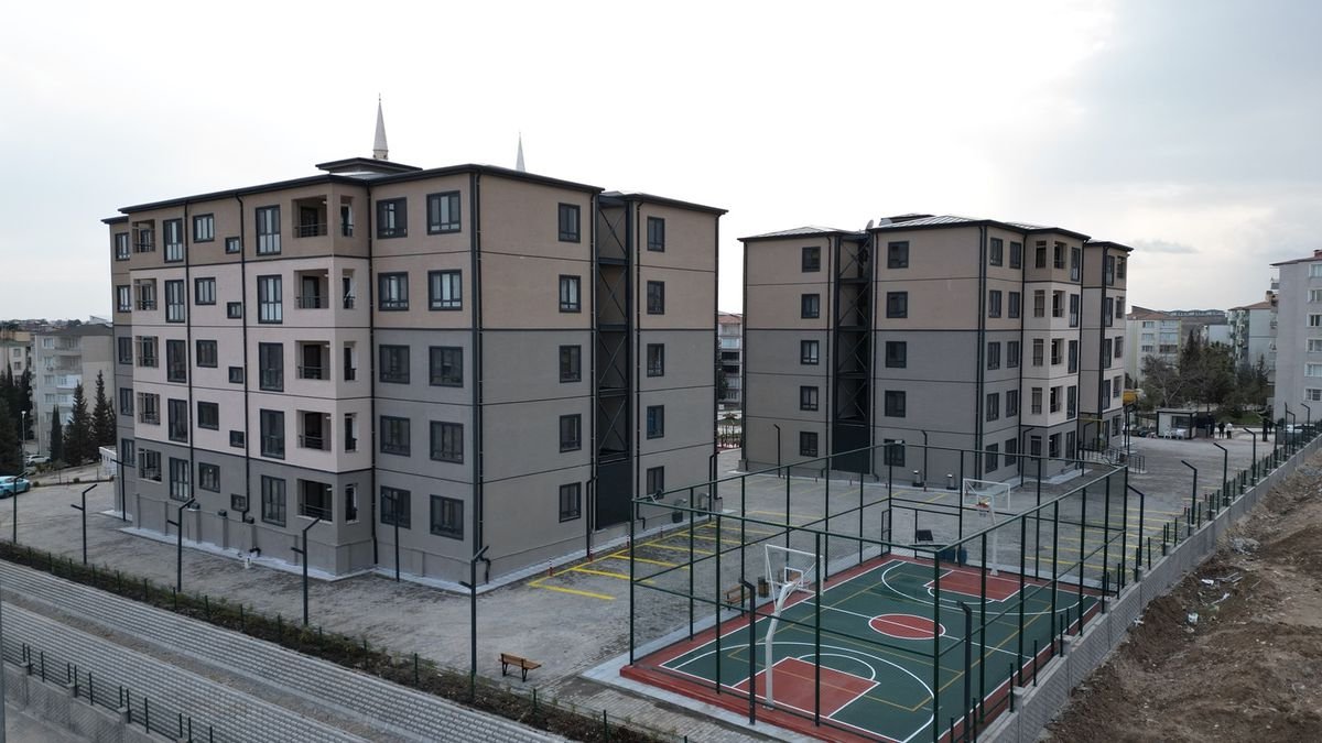 İş Bankası, deprem bölgesinde çalışanları için lojmanlar inşa etti