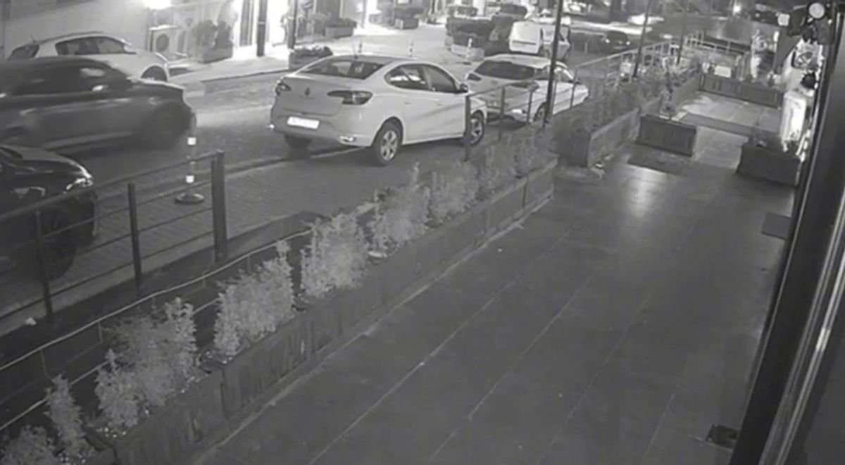 Esenyurt'ta iş yerini kurşunlayan 2 şüpheli yakalandı