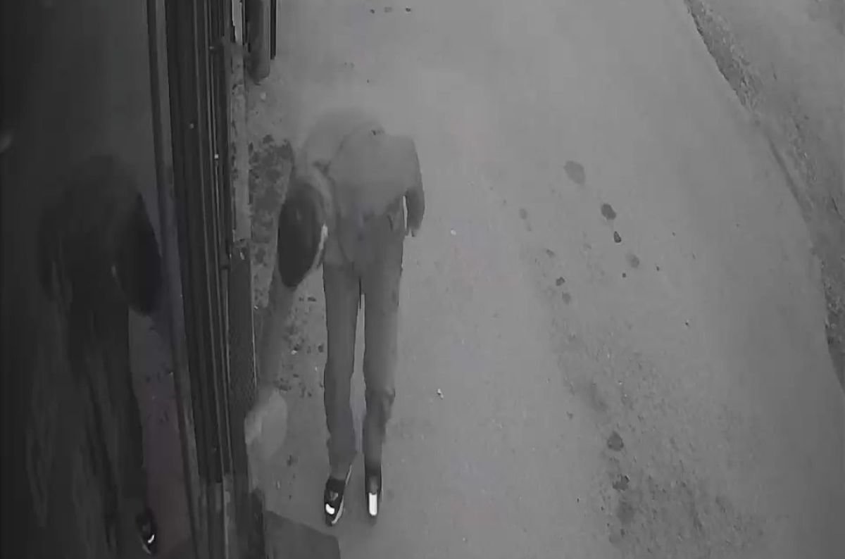 Bursa'da pizza zincirinin eski çalışanı 2 şubeyi kundakladı; o anlar kamerada