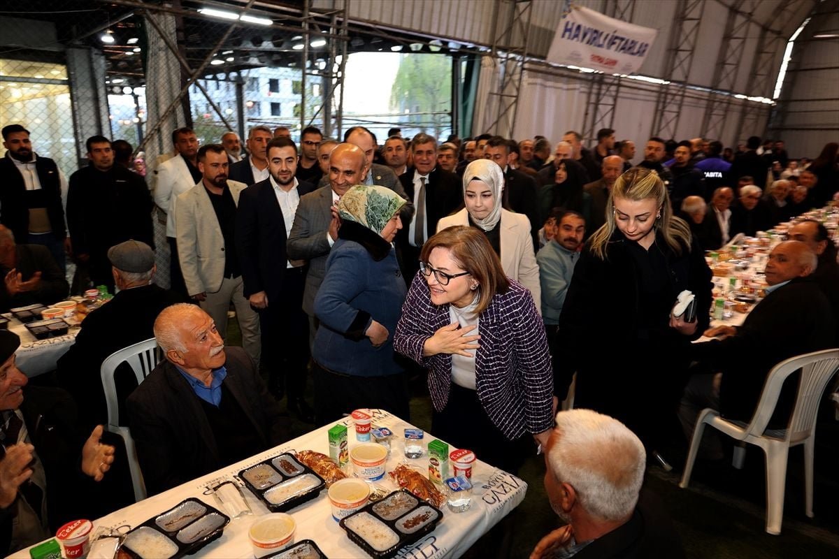 Gaziantep Büyükşehir Belediye Başkanı Şahin, Araban'da iftara katıldı
