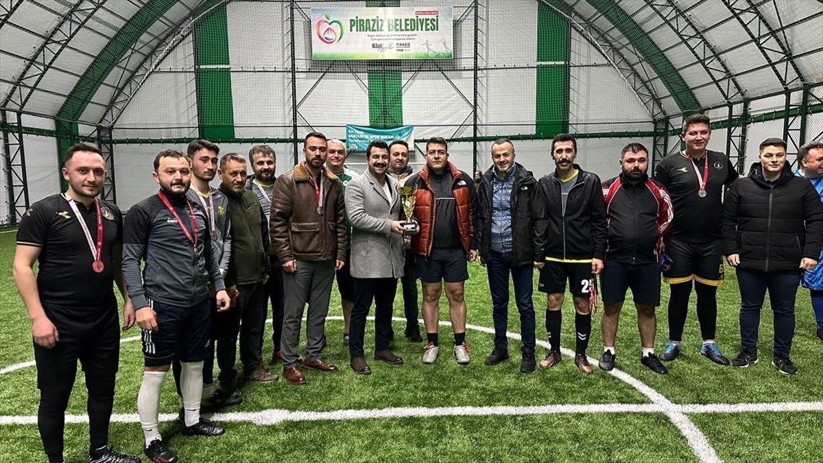 Piraziz'de kurumlar arasında futbol turnuvası düzenlendi