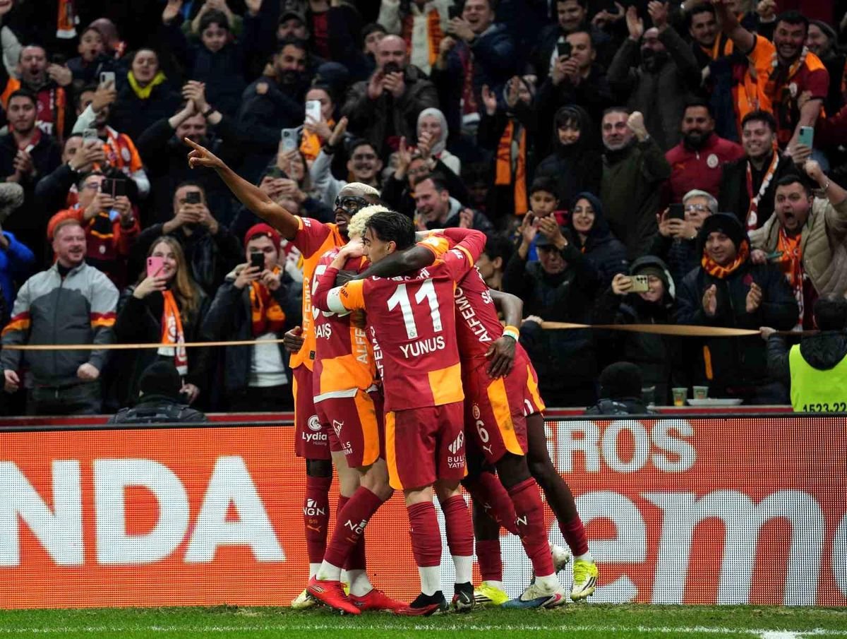 Galatasaray haftayı en yakın rakiplerine karşı 7 puan farkla kapadı