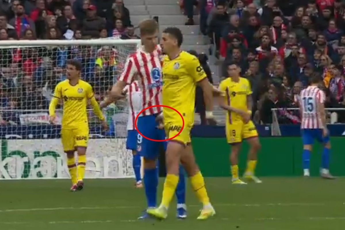 Bunu da gördük! Rakibinin cinsel organını avuçladı sonu kötü oldu