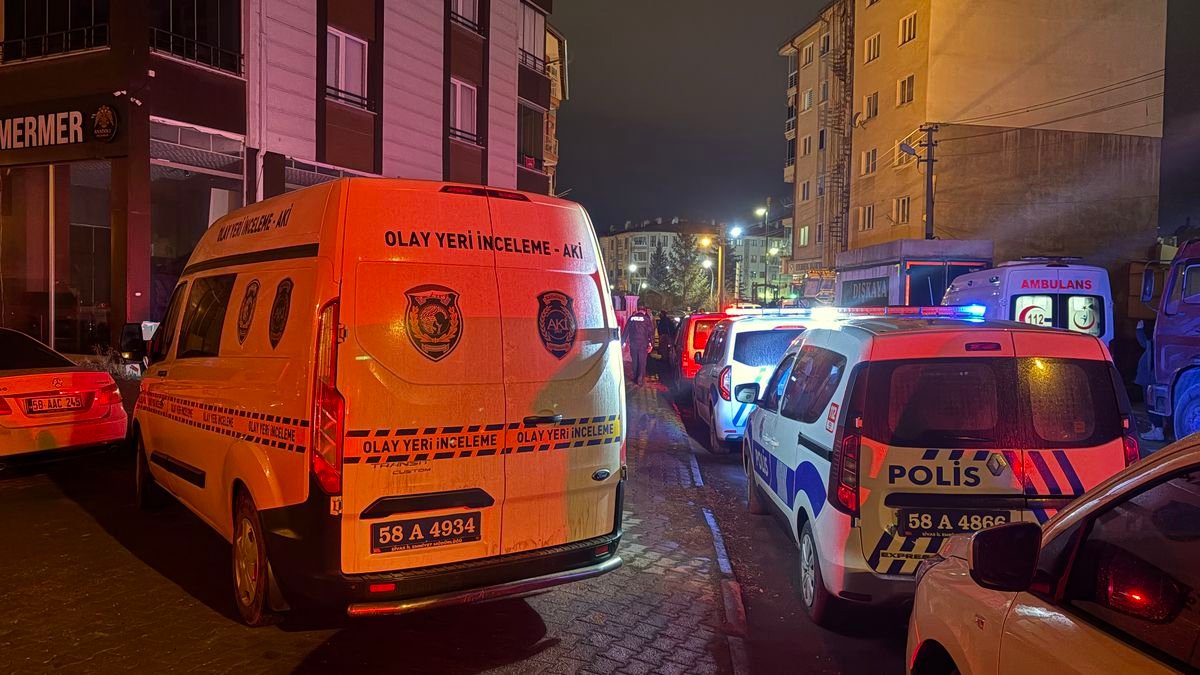 Baba ve ağabeyini tabancayla öldürdü, babaannesini yaraladı