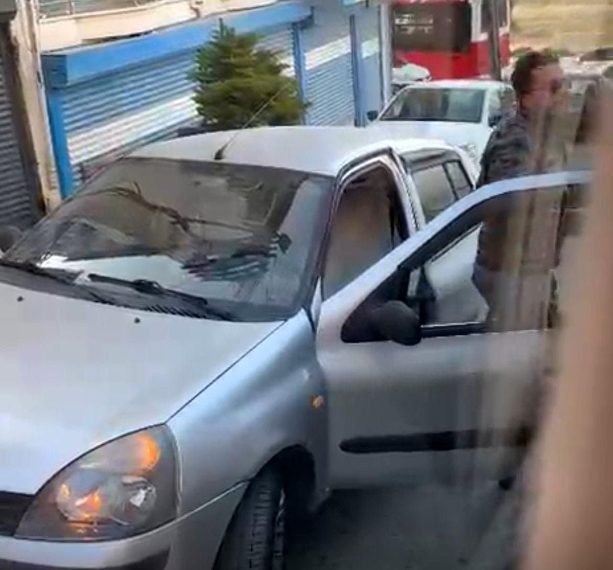 Trafikte tartıştığı sürücüyü takip edip aracından inen sürücüye 180 bin lira ceza