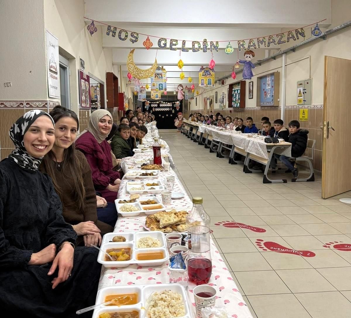 Aydıntepe'de öğretmenler ve öğrenciler iftar sofrasında bir araya geldi