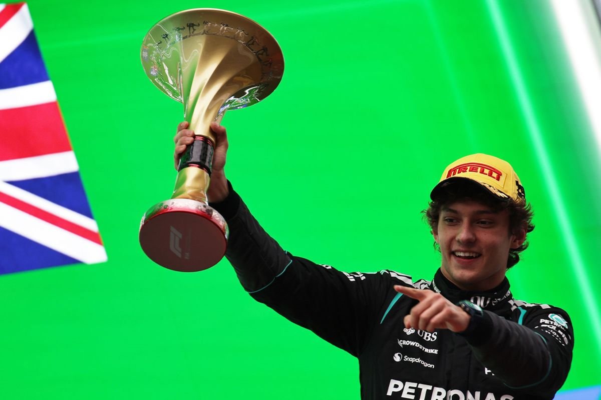 Tarihi zafer! Çin Grand Prix'sini Kimi Antonelli kazandı