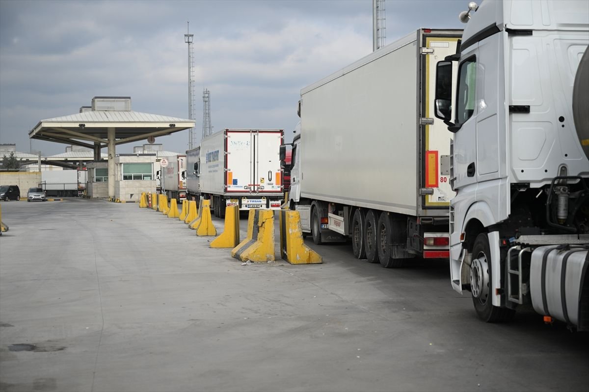 Tır şoförleri Kapıkule'nin kuzeyine açılacak yeni gümrük kapısından umutlu