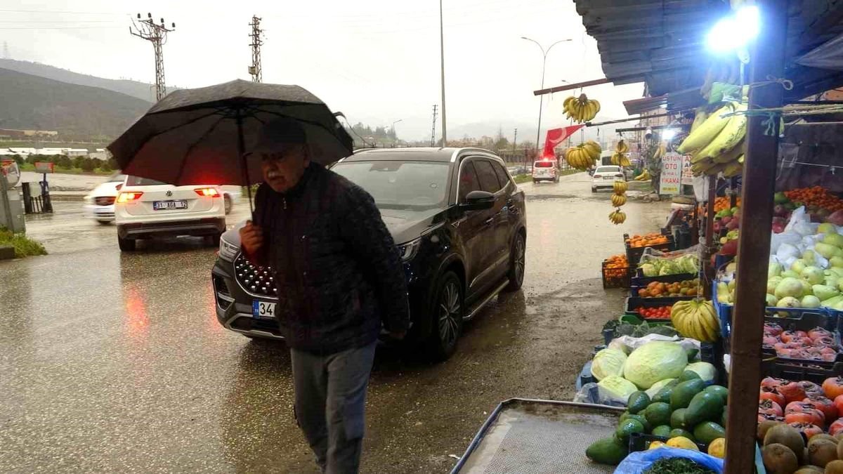 Hatay'da kuvvetli sağanak yağış etkili oluyor