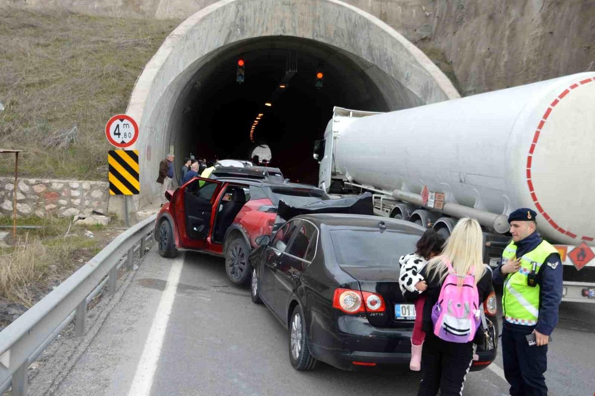 Samsun'da 6 aracın karıştığı zincirleme kaza: 1 yaralı