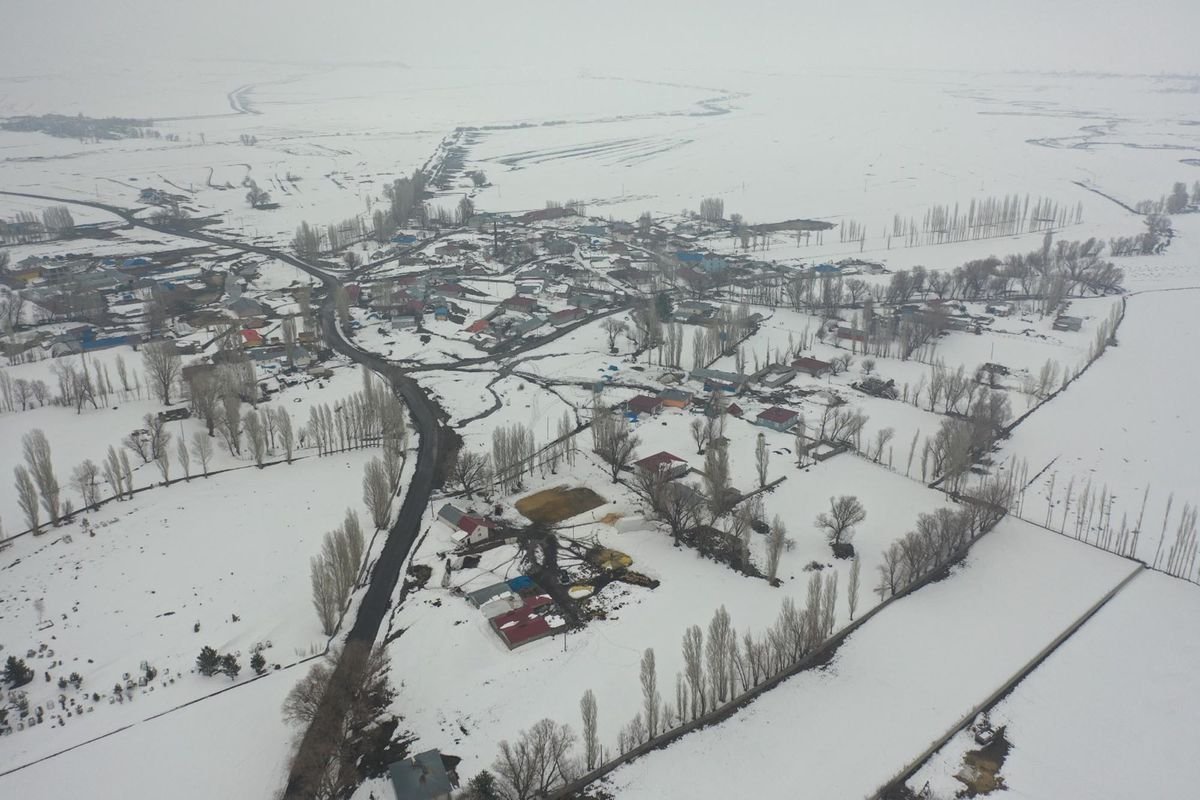 Kars'ta Karla Kaplanan Köyler Dronla Görüntülendi