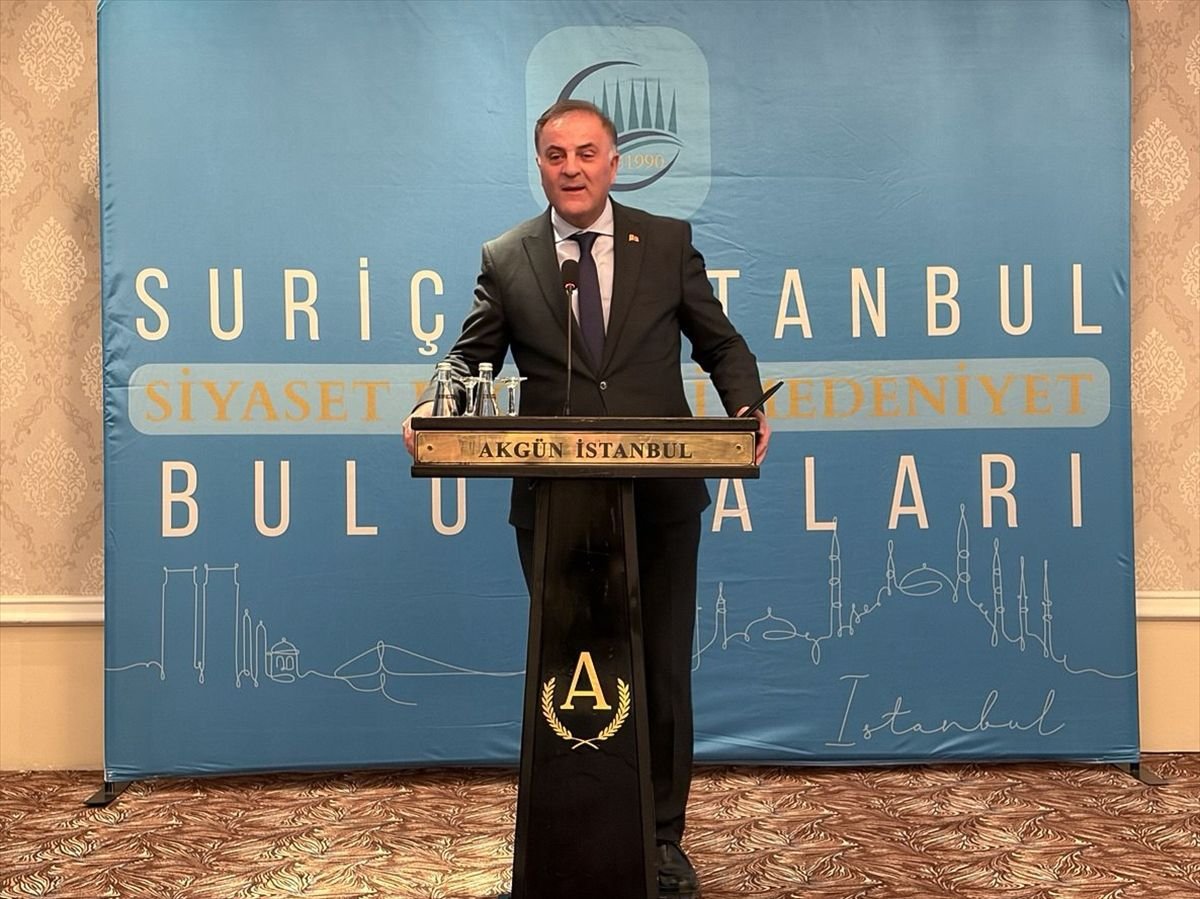 İBB Başkan Vekili Aslan, Fatih'te Suriçi Grubu üyeleriyle iftar yaptı
