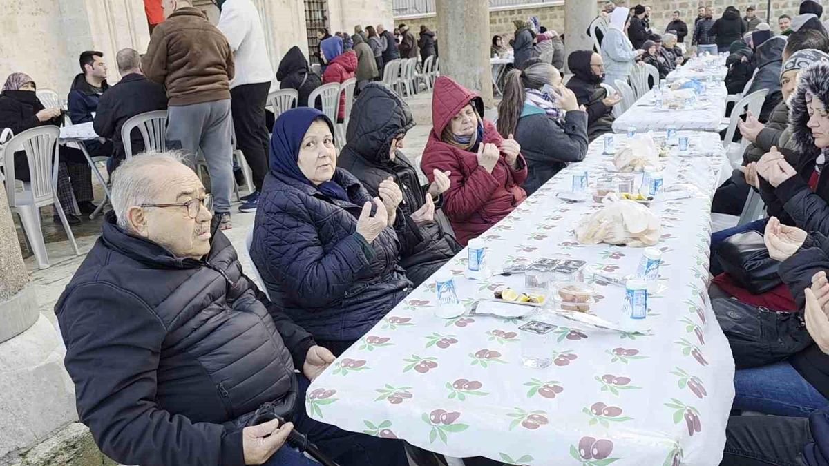 Edirne'de 11 yıllık imece iftar geleneği: İmece usulü sofra kuruldu