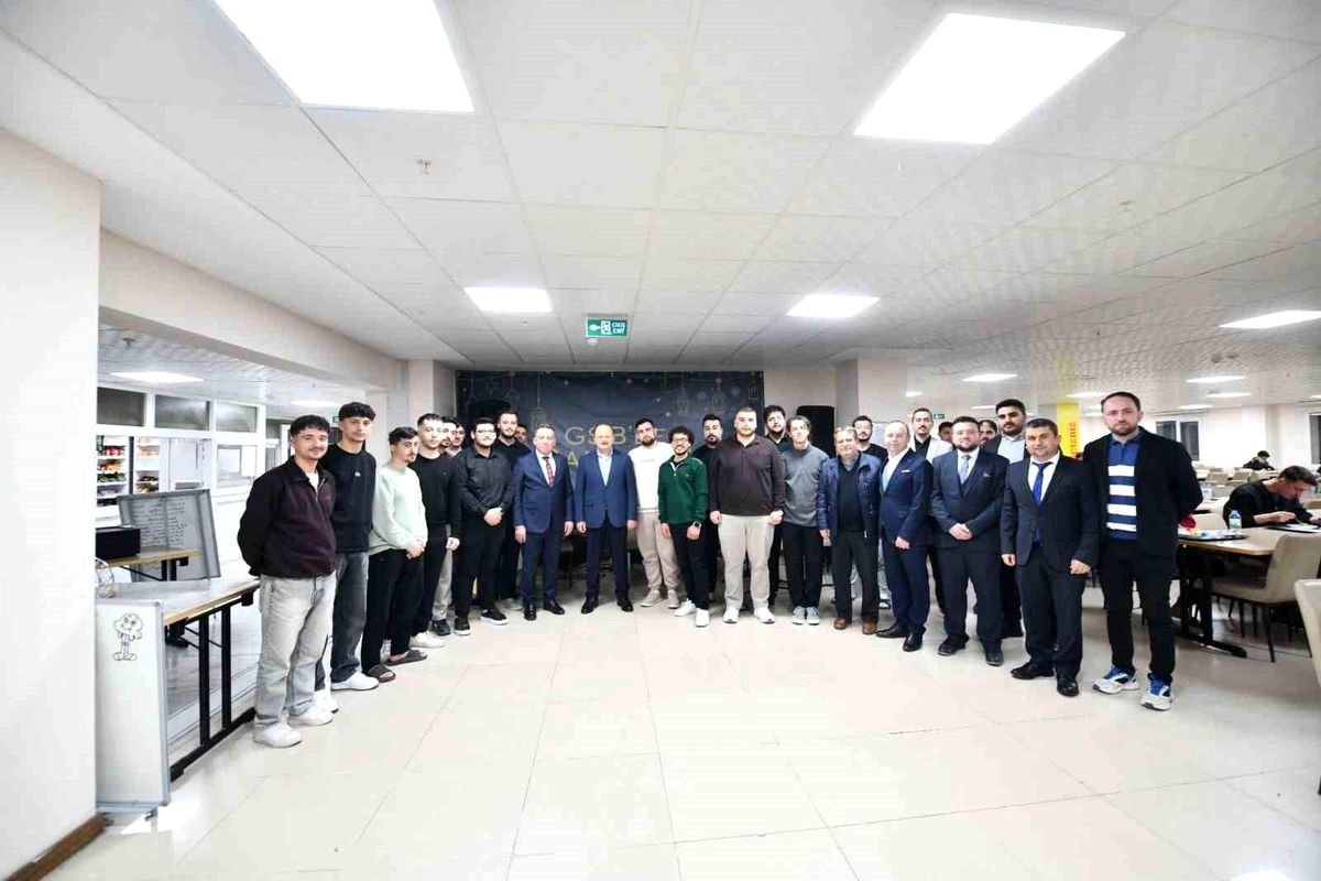 Vali Dallı, üniversite öğrencileriyle iftar sofrasında buluştu