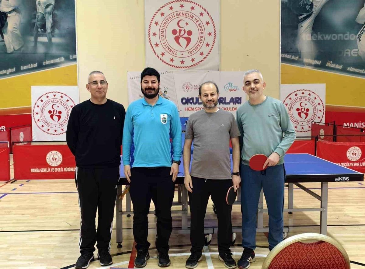 Masa tenisi turnuvasında birincilik Merkezefendi'nin