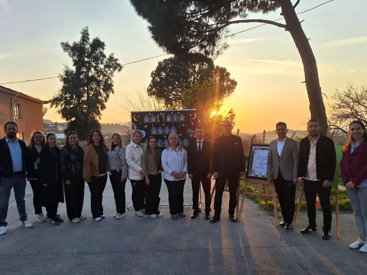 Yenipazar'da öğrenciler ve protokol iftar sofrasında buluştu