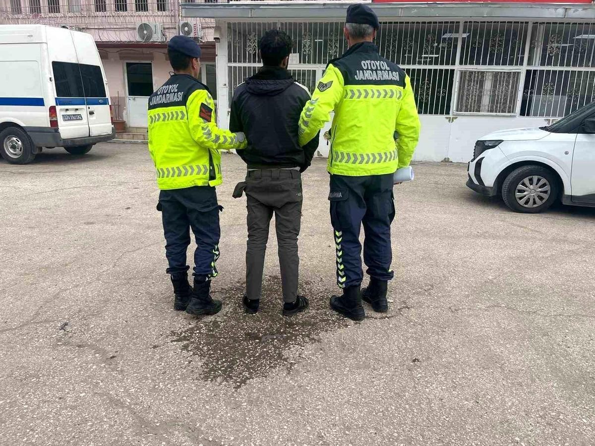 Gaziantep'te 11 düzensiz göçmen yakalandı: 3 organizatör yakalandı