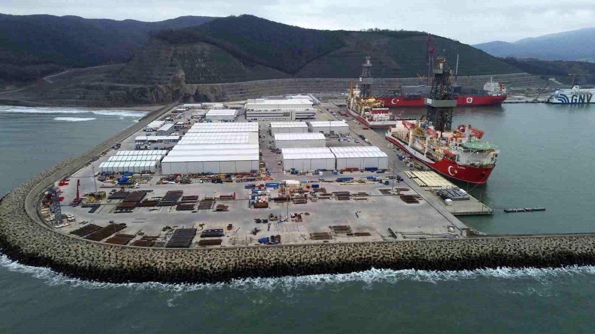 Bakan Bayraktar: "Enerjide Tam Bağımsız Türkiye yolunda her halkayı bir bir tamamlıyoruz"